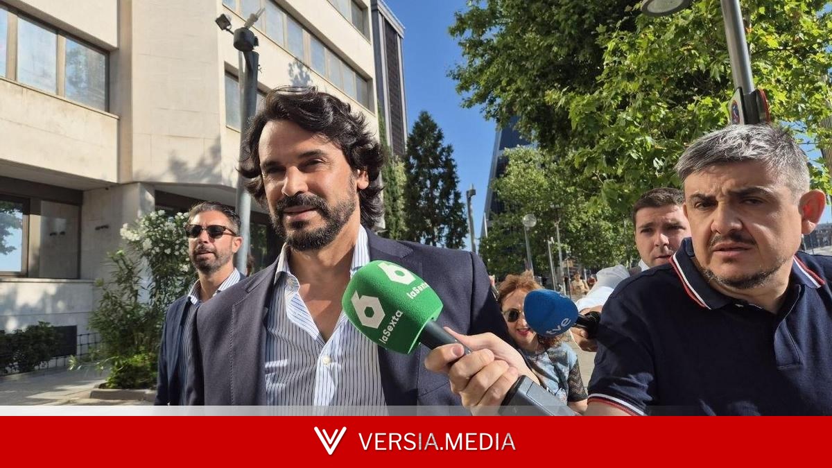 La pareja de Ayuso reconoce que pasó a Miguel Ángel Rodríguez la foto de dos periodistas pero dice que borró la conversación