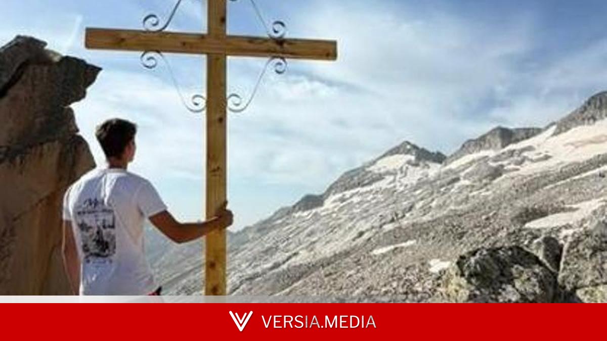 El pulso por la cruz del Aneto se aviva: el joven montañero francés vuelve a colocar otra en la cima