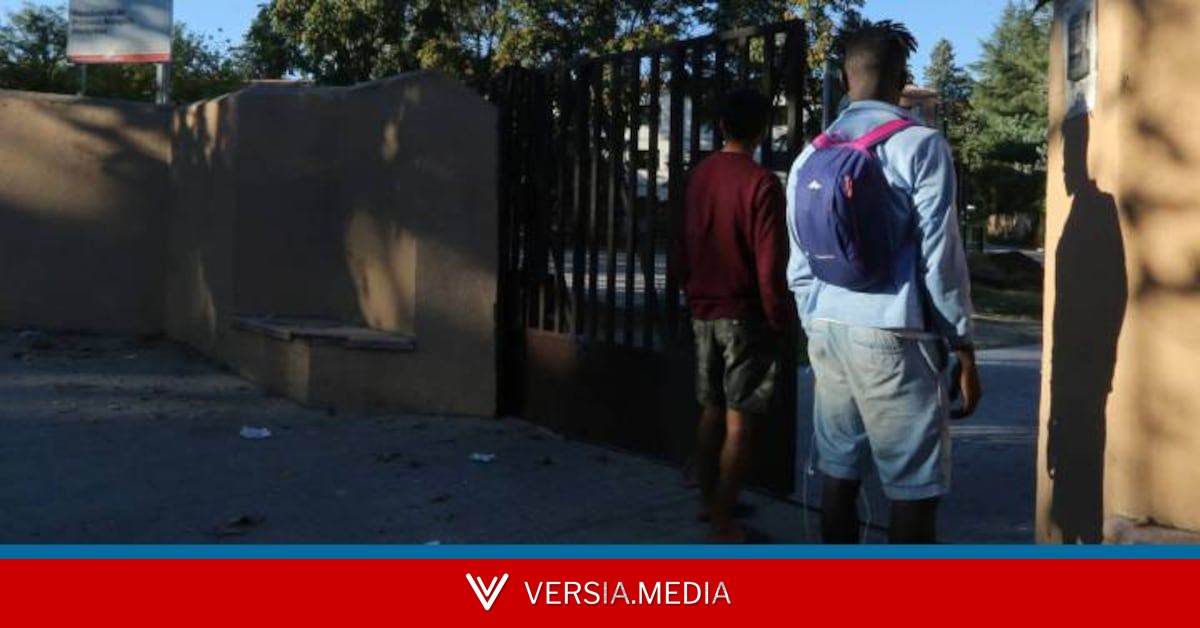 La Fiscalía se querella contra una mujer por tuitear un vídeo falso de menores migrantes — World News | Versia.media