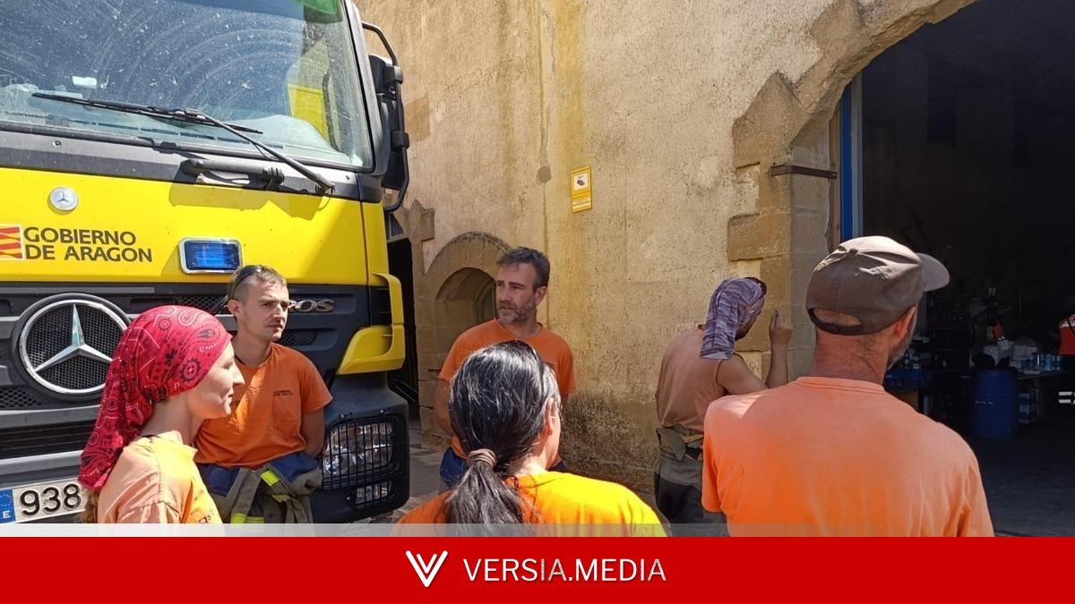 La primera línea de lucha contra el fuego en Cinco Villas: brigadas y voluntarios que plantan cara al mayor incendio del verano