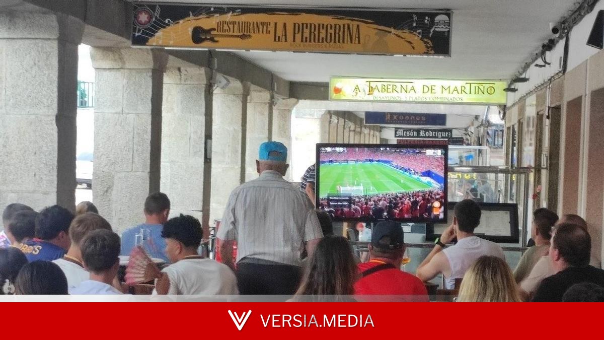 El Camino del Mundial: peregrinar a Santiago en pleno torneo y atestiguar cómo fútbol y fe se mercantilizan